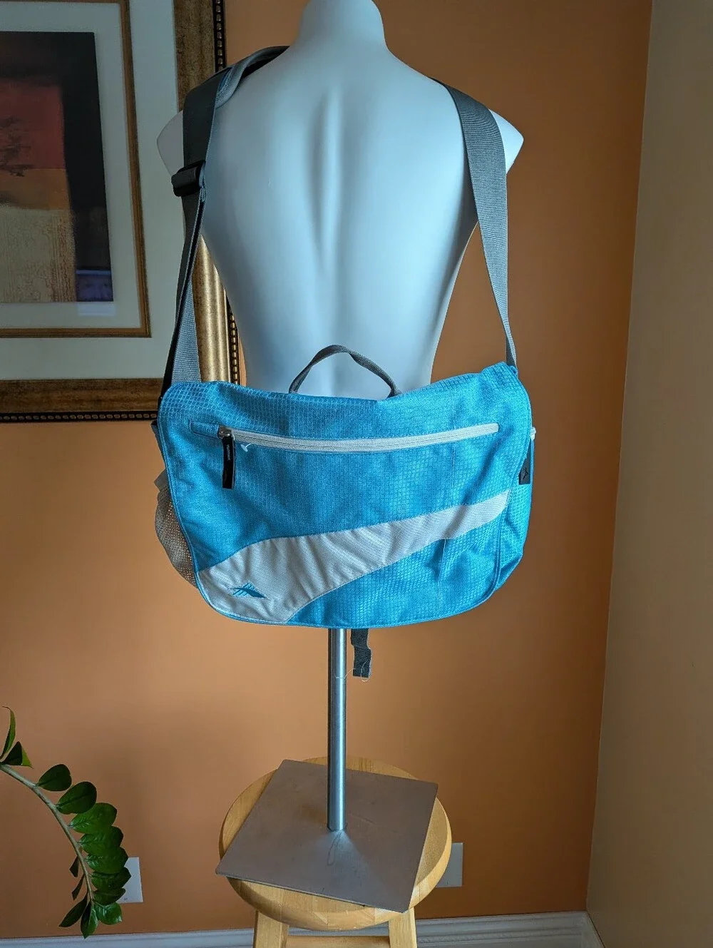 NEW High Sierra Light Blue and Gray Messenger Crossbody Bag